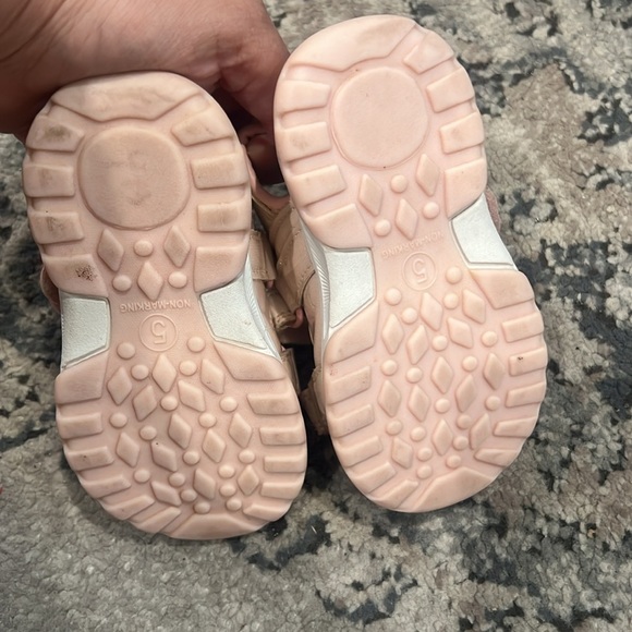 Disney Minnie Mouse Sandals - Picture 6 of 6